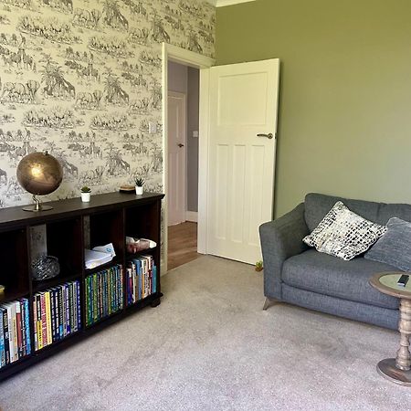Lovely, Large Double Bedroom With Park View In Home Hazel Grove Kültér fotó