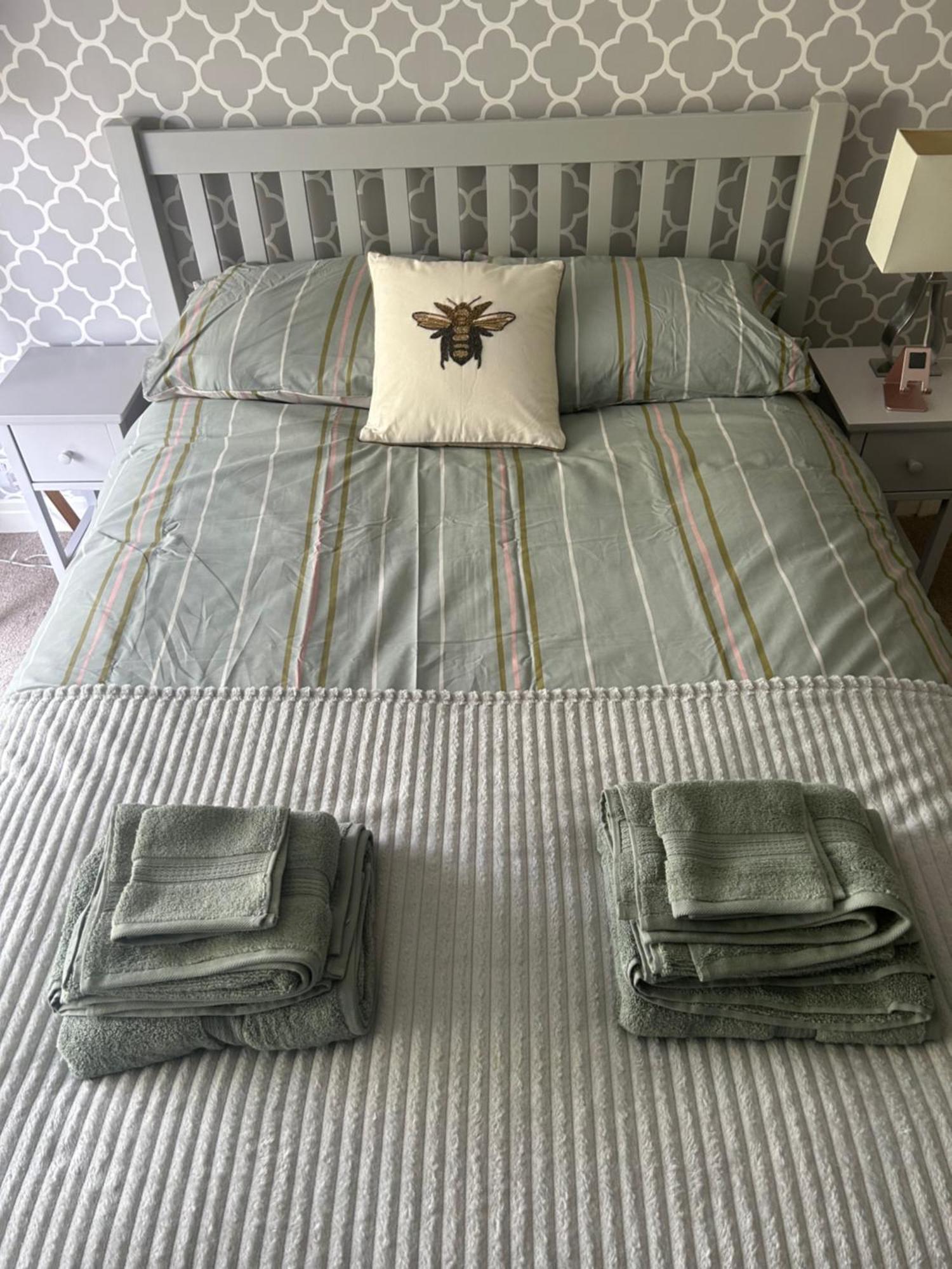 Lovely, Large Double Bedroom With Park View In Home Hazel Grove Kültér fotó
