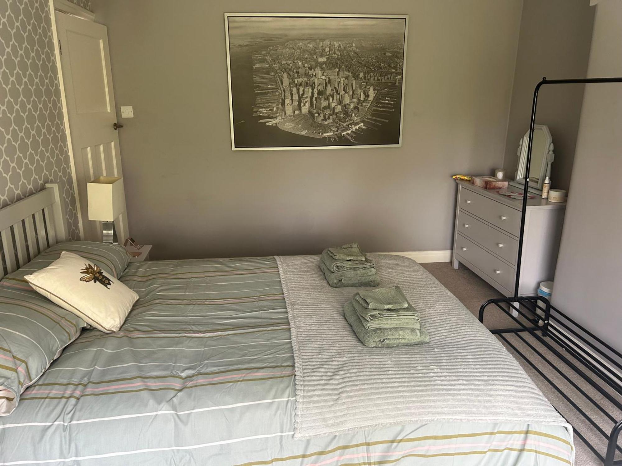 Lovely, Large Double Bedroom With Park View In Home Hazel Grove Kültér fotó