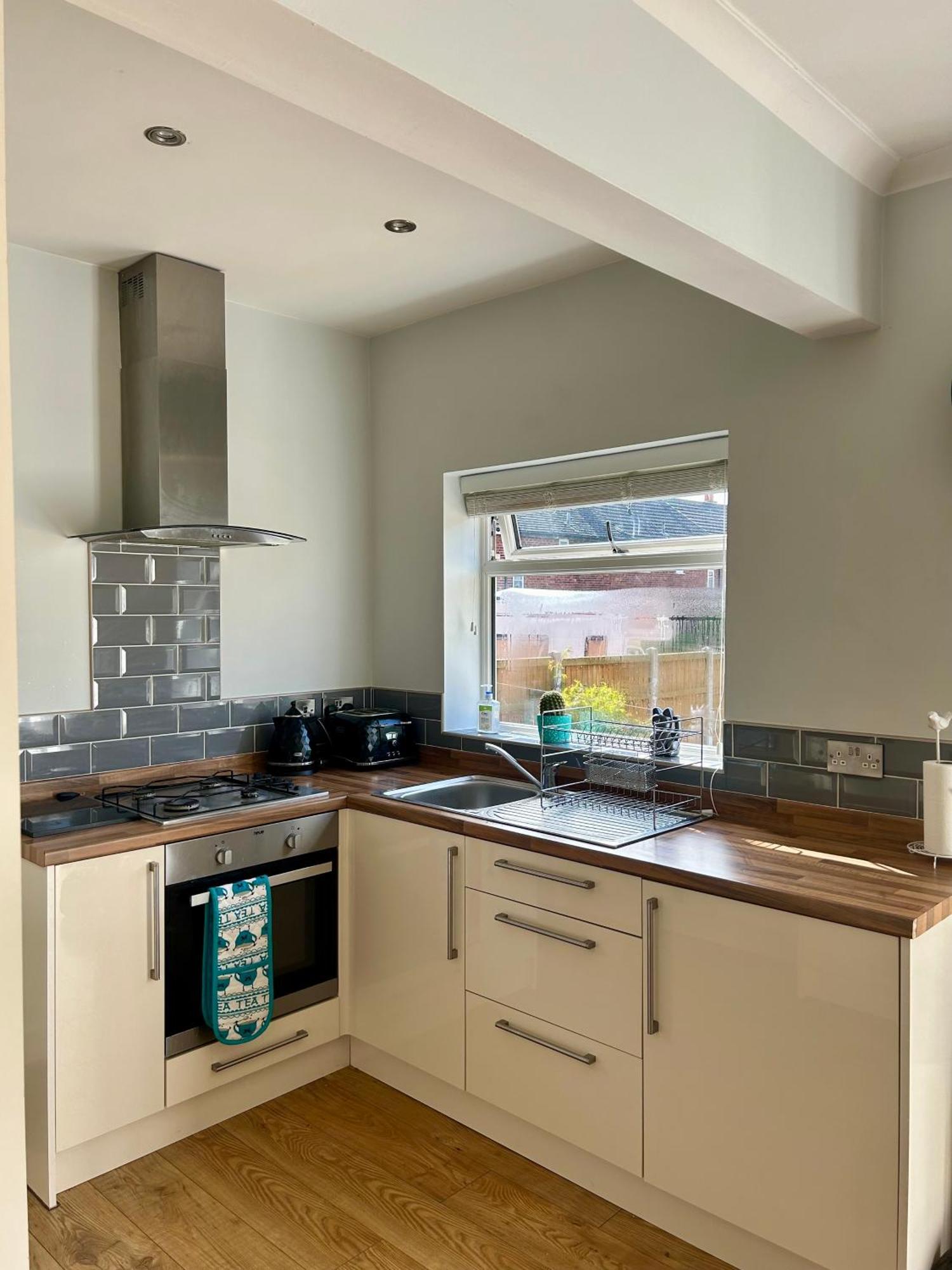 Lovely, Large Double Bedroom With Park View In Home Hazel Grove Kültér fotó