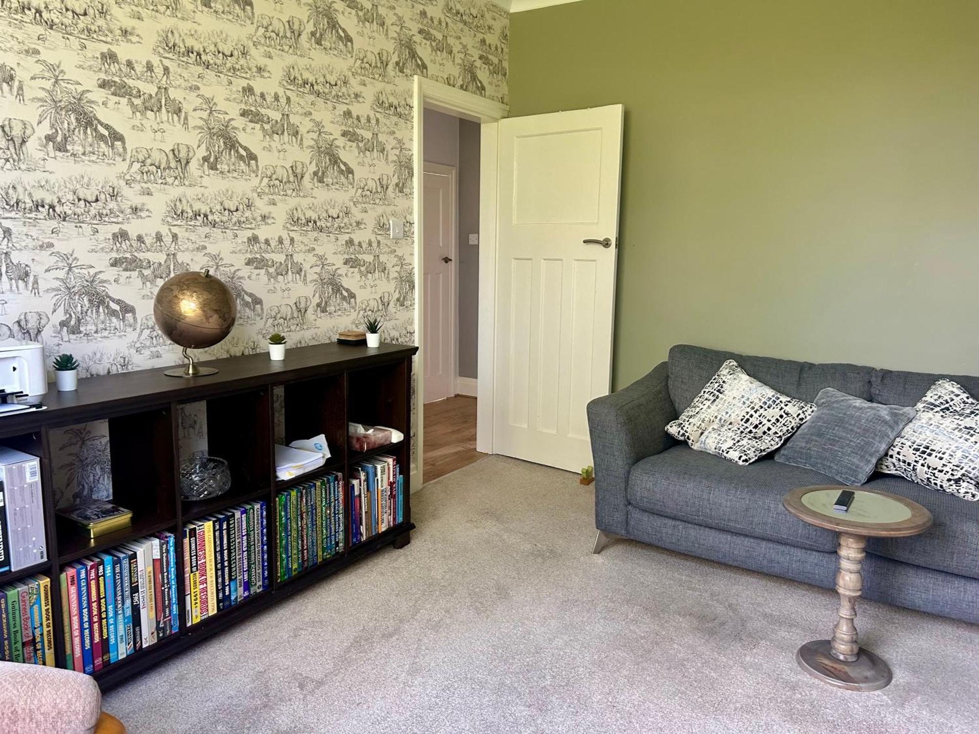 Lovely, Large Double Bedroom With Park View In Home Hazel Grove Kültér fotó