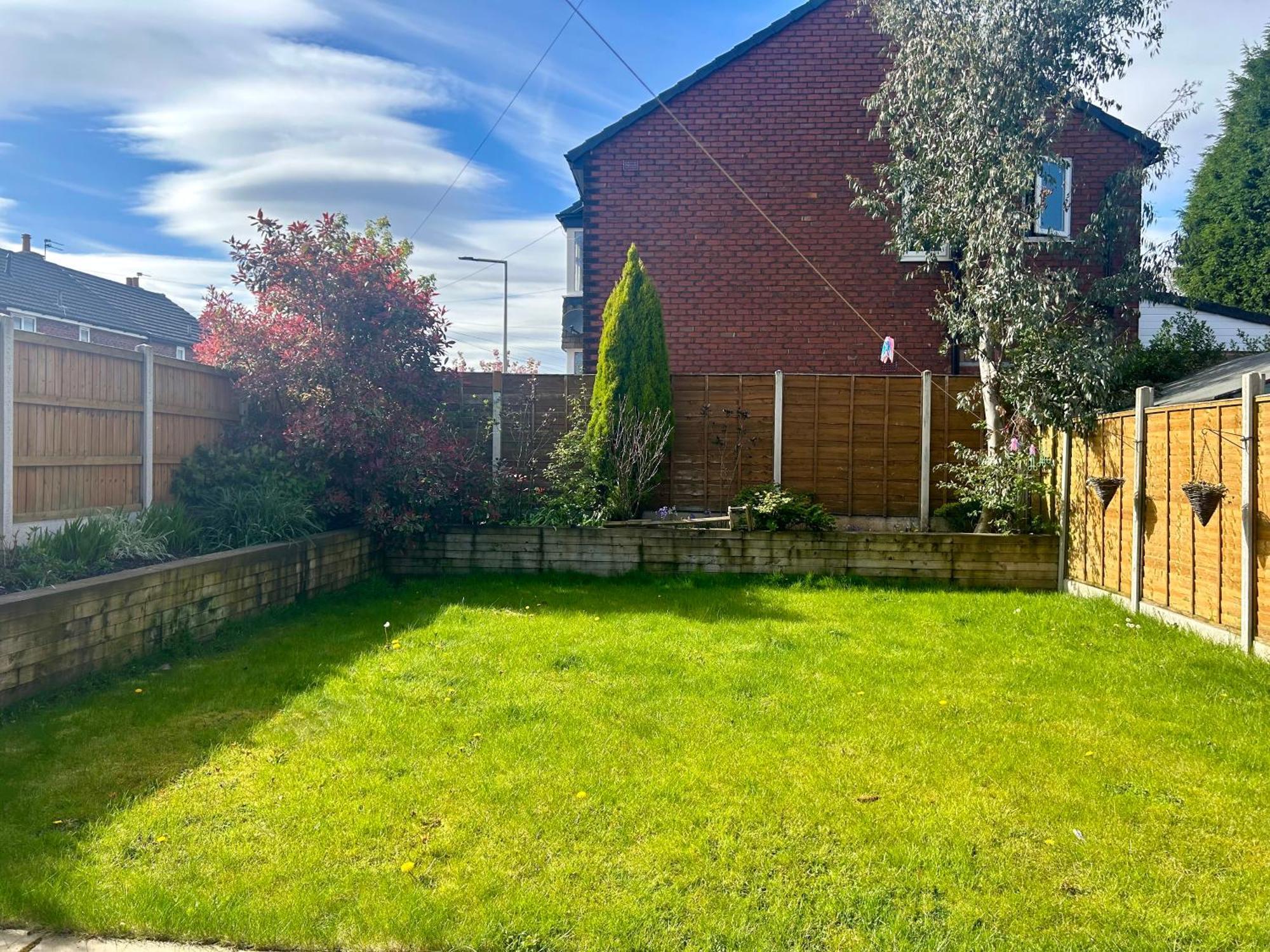 Lovely, Large Double Bedroom With Park View In Home Hazel Grove Kültér fotó